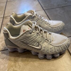 Nike Shox Women White and Silver